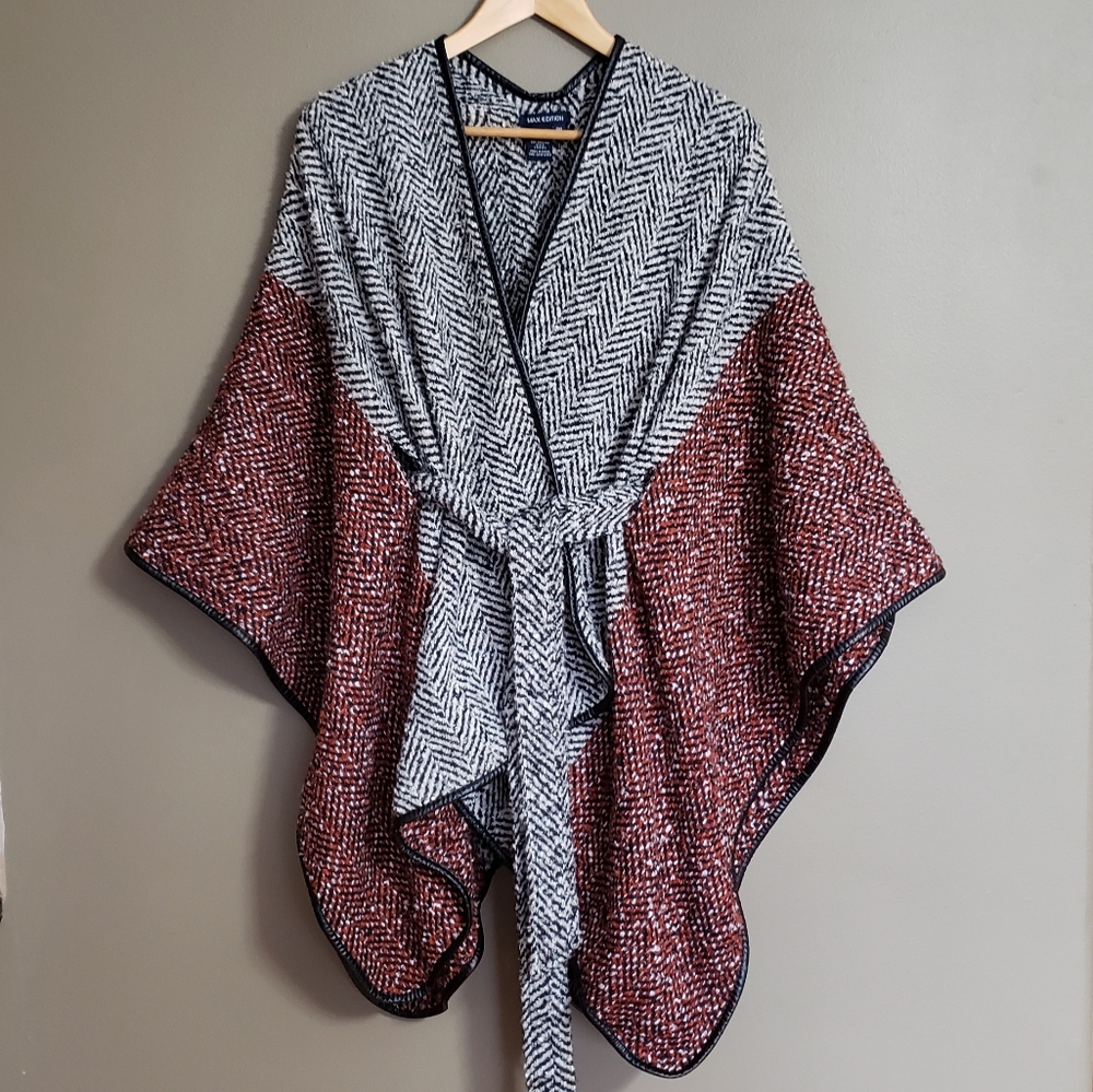 MAX Edition Poncho with Faux Leather Piping - Picture 4 of 7